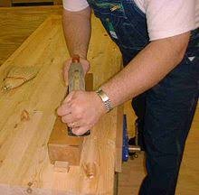 Qué es y cómo se usa una garlopa o cepillo de carpintero 1